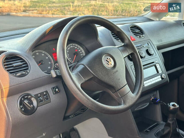 Красный Фольксваген Кадди, объемом двигателя 1.6 л и пробегом 210 тыс. км за 8999 $, фото 73 на Automoto.ua