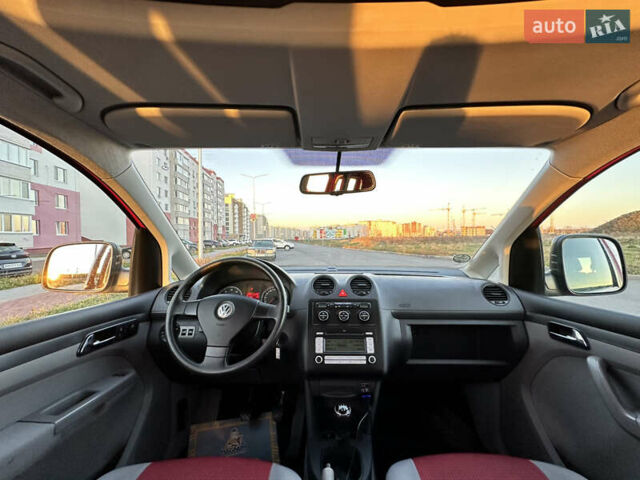 Красный Фольксваген Кадди, объемом двигателя 1.6 л и пробегом 210 тыс. км за 8999 $, фото 62 на Automoto.ua