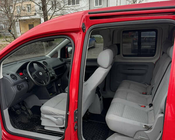 Красный Фольксваген Кадди, объемом двигателя 1.6 л и пробегом 218 тыс. км за 7200 $, фото 8 на Automoto.ua