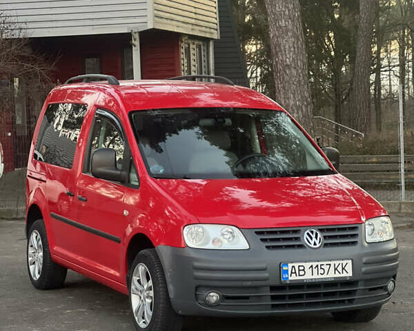 Красный Фольксваген Кадди, объемом двигателя 1.39 л и пробегом 176 тыс. км за 6700 $, фото 4 на Automoto.ua