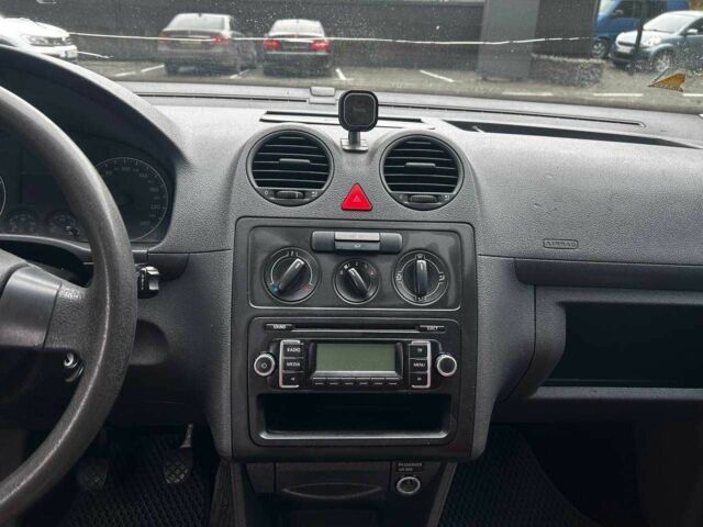 Красный Фольксваген Кадди, объемом двигателя 2 л и пробегом 224 тыс. км за 7000 $, фото 13 на Automoto.ua