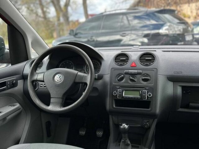 Красный Фольксваген Кадди, объемом двигателя 1.4 л и пробегом 282 тыс. км за 6950 $, фото 3 на Automoto.ua