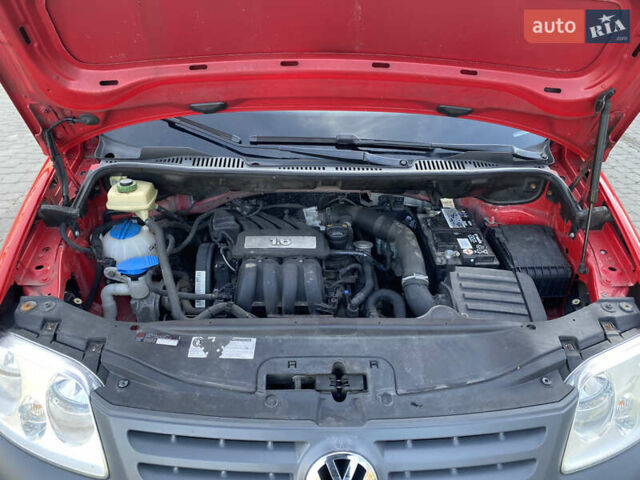 Красный Фольксваген Кадди, объемом двигателя 1.6 л и пробегом 220 тыс. км за 6399 $, фото 13 на Automoto.ua