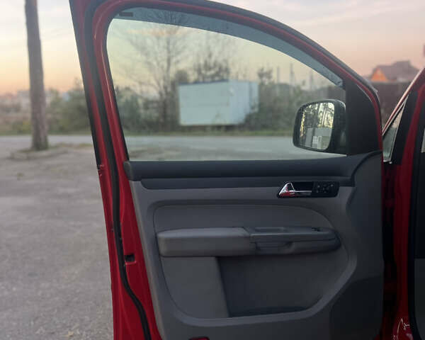 Красный Фольксваген Кадди, объемом двигателя 1.39 л и пробегом 176 тыс. км за 6700 $, фото 13 на Automoto.ua