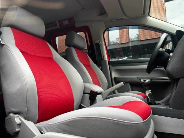 Красный Фольксваген Кадди, объемом двигателя 2 л и пробегом 224 тыс. км за 7000 $, фото 6 на Automoto.ua