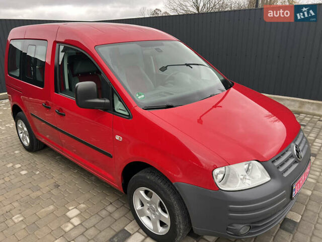 Красный Фольксваген Кадди, объемом двигателя 1.4 л и пробегом 195 тыс. км за 7300 $, фото 3 на Automoto.ua