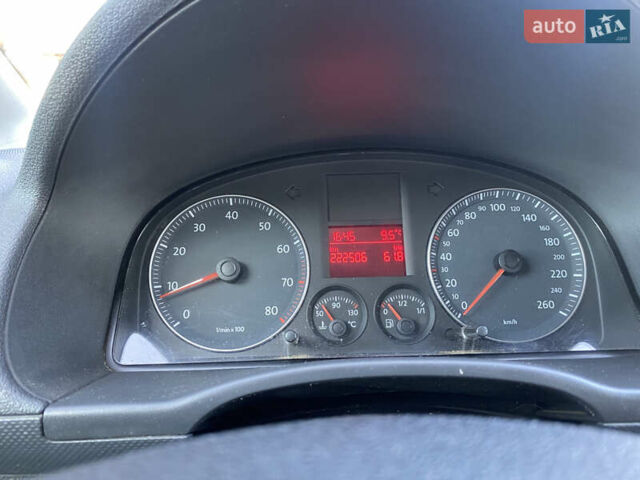 Красный Фольксваген Кадди, объемом двигателя 1.6 л и пробегом 220 тыс. км за 6399 $, фото 12 на Automoto.ua