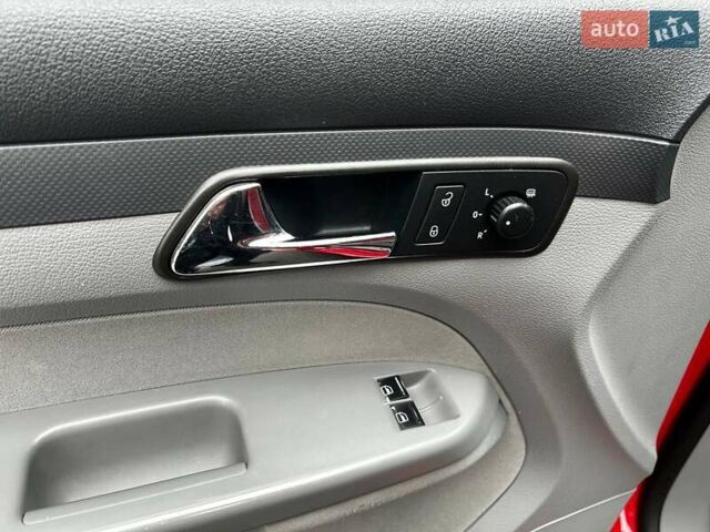 Красный Фольксваген Кадди, объемом двигателя 1.98 л и пробегом 224 тыс. км за 7000 $, фото 21 на Automoto.ua