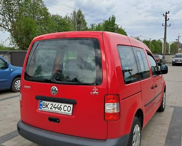 Красный Фольксваген Кадди, объемом двигателя 1.4 л и пробегом 220 тыс. км за 6500 $, фото 3 на Automoto.ua