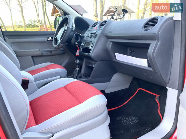 Красный Фольксваген Кадди, объемом двигателя 1.6 л и пробегом 220 тыс. км за 6399 $, фото 11 на Automoto.ua