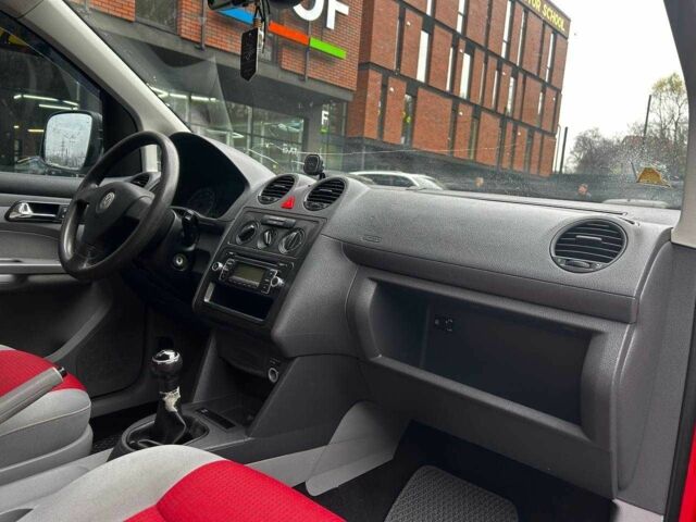 Красный Фольксваген Кадди, объемом двигателя 2 л и пробегом 224 тыс. км за 7000 $, фото 8 на Automoto.ua