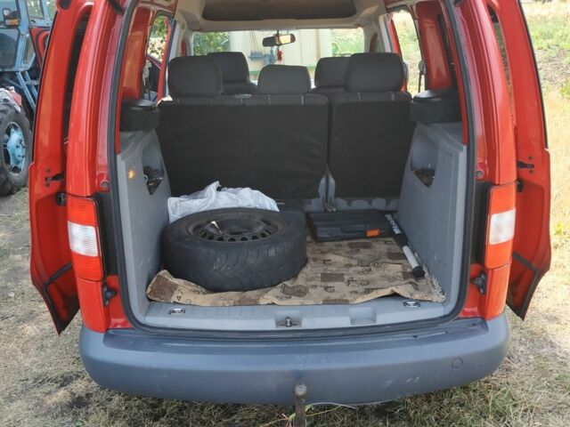 Красный Фольксваген Кадди, объемом двигателя 1.4 л и пробегом 320 тыс. км за 6500 $, фото 10 на Automoto.ua