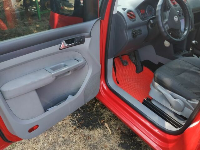 Красный Фольксваген Кадди, объемом двигателя 1.4 л и пробегом 320 тыс. км за 6500 $, фото 5 на Automoto.ua