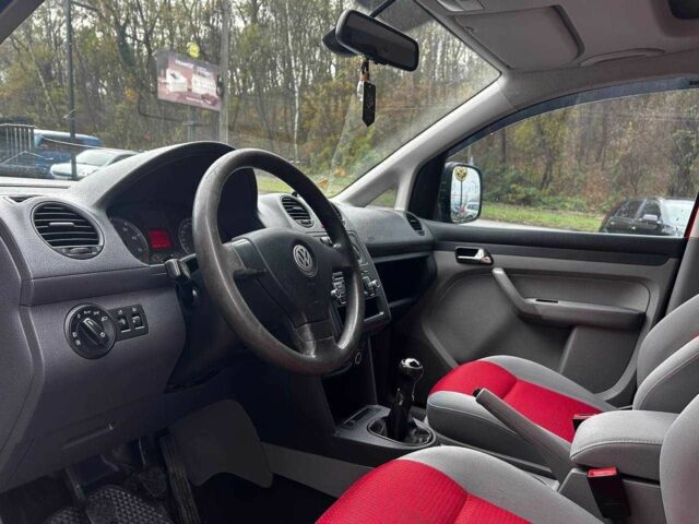 Красный Фольксваген Кадди, объемом двигателя 2 л и пробегом 224 тыс. км за 7000 $, фото 19 на Automoto.ua