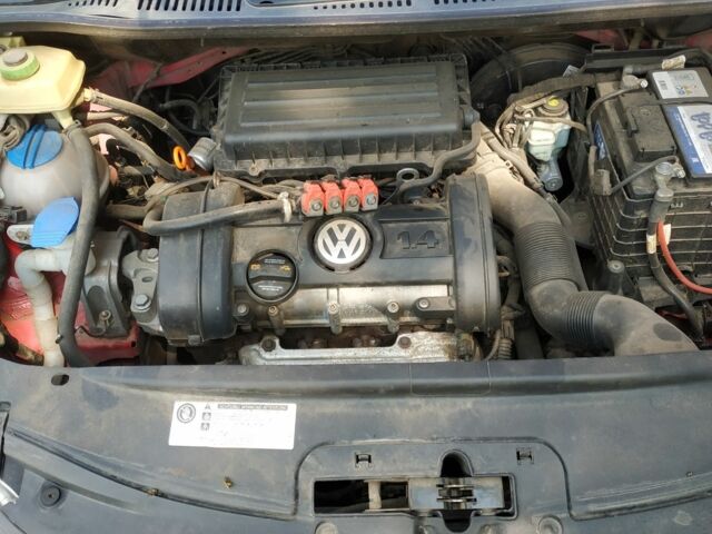 Красный Фольксваген Кадди, объемом двигателя 1.4 л и пробегом 320 тыс. км за 6500 $, фото 8 на Automoto.ua