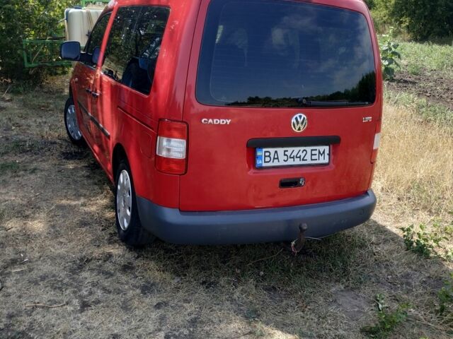 Красный Фольксваген Кадди, объемом двигателя 1.4 л и пробегом 320 тыс. км за 6500 $, фото 2 на Automoto.ua