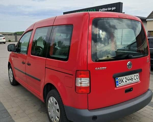 Красный Фольксваген Кадди, объемом двигателя 1.4 л и пробегом 220 тыс. км за 6500 $, фото 4 на Automoto.ua