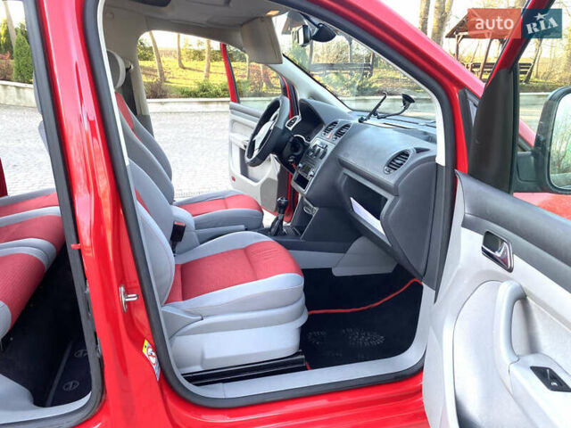 Красный Фольксваген Кадди, объемом двигателя 1.6 л и пробегом 220 тыс. км за 6399 $, фото 20 на Automoto.ua