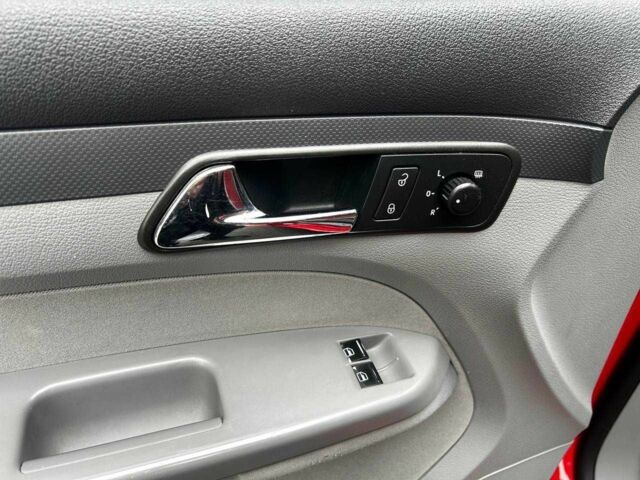 Красный Фольксваген Кадди, объемом двигателя 2 л и пробегом 224 тыс. км за 7000 $, фото 21 на Automoto.ua