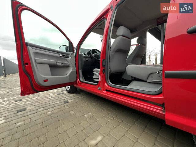 Красный Фольксваген Кадди, объемом двигателя 1.4 л и пробегом 195 тыс. км за 7300 $, фото 17 на Automoto.ua