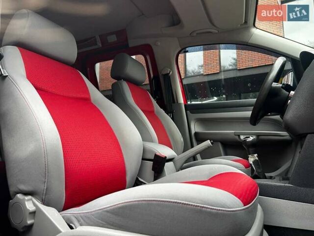 Красный Фольксваген Кадди, объемом двигателя 1.98 л и пробегом 224 тыс. км за 7000 $, фото 6 на Automoto.ua