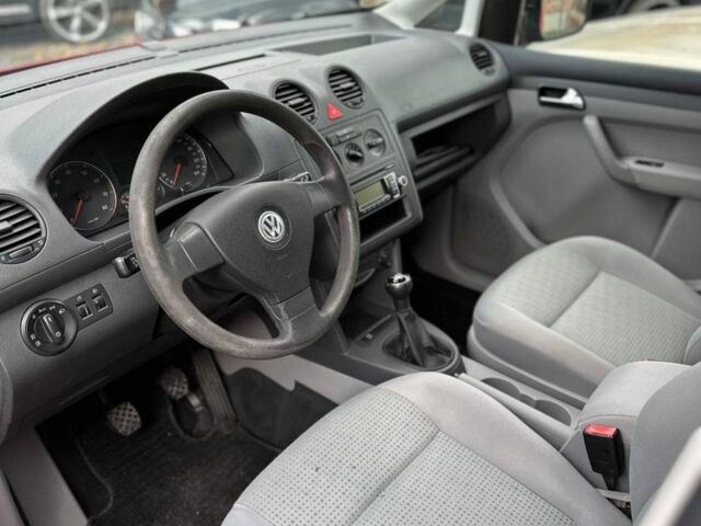 Красный Фольксваген Кадди, объемом двигателя 1.4 л и пробегом 282 тыс. км за 6950 $, фото 2 на Automoto.ua