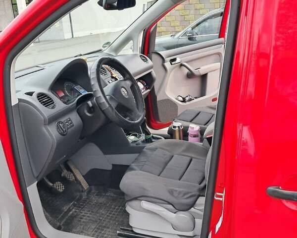 Красный Фольксваген Кадди, объемом двигателя 1.4 л и пробегом 220 тыс. км за 6500 $, фото 2 на Automoto.ua