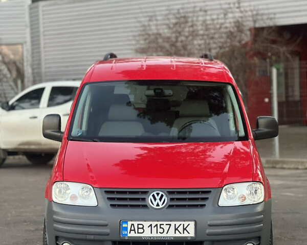 Красный Фольксваген Кадди, объемом двигателя 1.39 л и пробегом 176 тыс. км за 6700 $, фото 2 на Automoto.ua