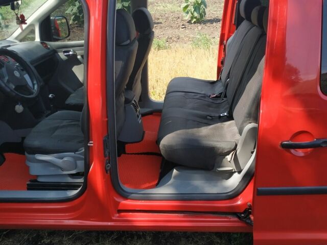 Красный Фольксваген Кадди, объемом двигателя 1.4 л и пробегом 320 тыс. км за 6500 $, фото 9 на Automoto.ua