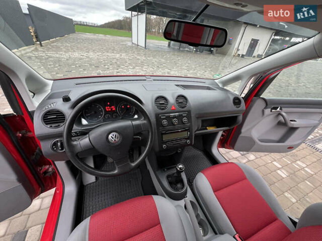 Красный Фольксваген Кадди, объемом двигателя 1.4 л и пробегом 195 тыс. км за 7300 $, фото 21 на Automoto.ua