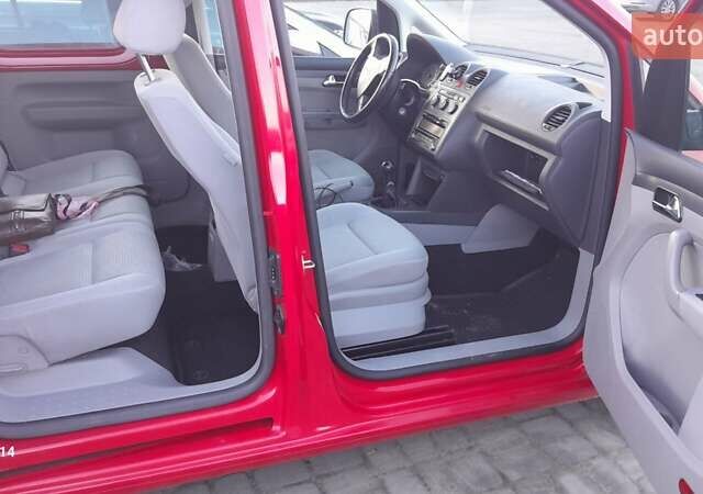 Красный Фольксваген Кадди, объемом двигателя 1.4 л и пробегом 192 тыс. км за 6299 $, фото 2 на Automoto.ua