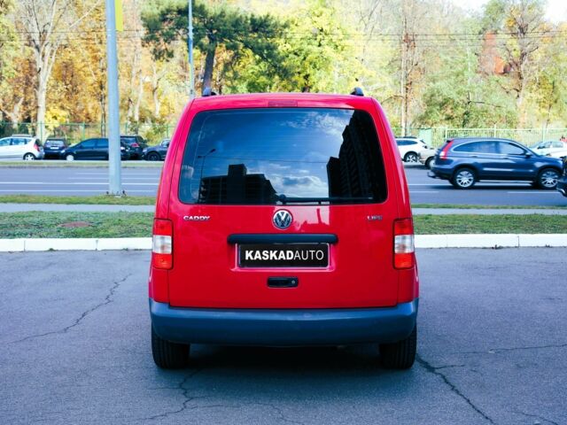 Красный Фольксваген Кадди, объемом двигателя 1.4 л и пробегом 240 тыс. км за 8550 $, фото 4 на Automoto.ua