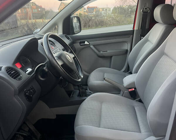 Красный Фольксваген Кадди, объемом двигателя 1.39 л и пробегом 176 тыс. км за 6700 $, фото 17 на Automoto.ua