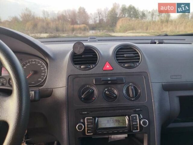 Красный Фольксваген Кадди, объемом двигателя 1.39 л и пробегом 231 тыс. км за 8000 $, фото 9 на Automoto.ua