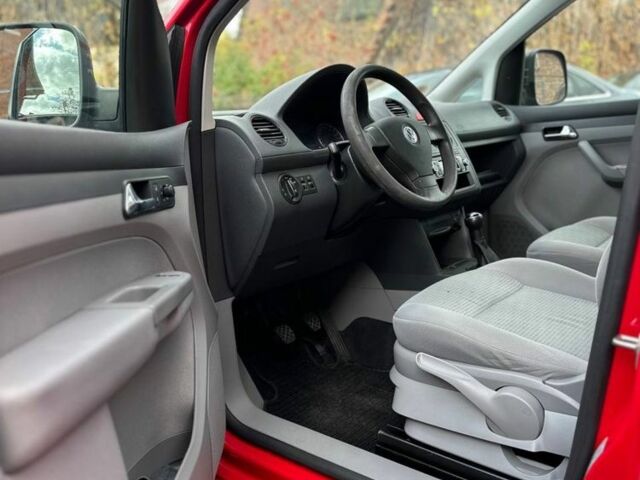 Красный Фольксваген Кадди, объемом двигателя 1.4 л и пробегом 282 тыс. км за 6950 $, фото 4 на Automoto.ua