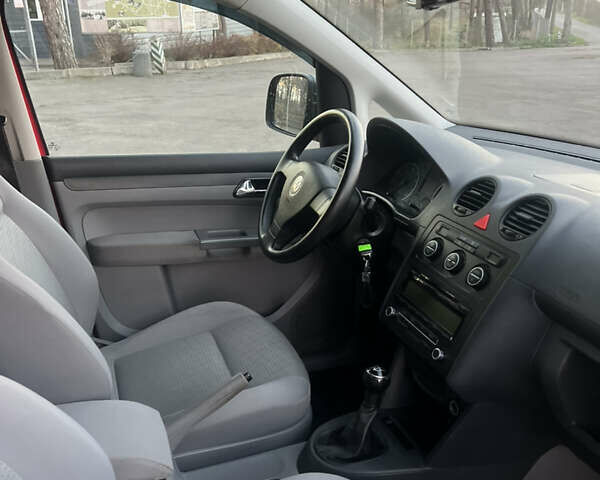 Красный Фольксваген Кадди, объемом двигателя 1.39 л и пробегом 176 тыс. км за 6700 $, фото 22 на Automoto.ua