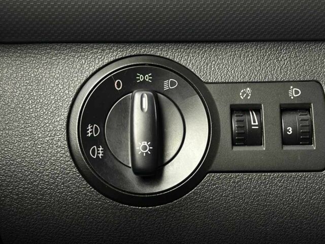 Красный Фольксваген Кадди, объемом двигателя 1.6 л и пробегом 218 тыс. км за 8900 $, фото 12 на Automoto.ua