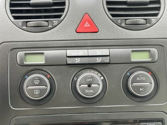 Красный Фольксваген Кадди, объемом двигателя 1.6 л и пробегом 206 тыс. км за 7900 $, фото 17 на Automoto.ua