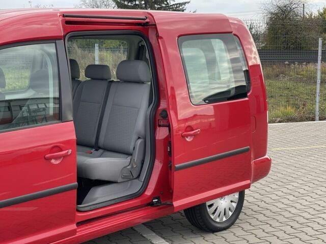 Красный Фольксваген Кадди, объемом двигателя 1.6 л и пробегом 206 тыс. км за 7900 $, фото 7 на Automoto.ua