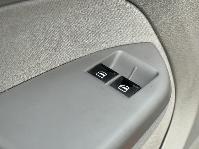 Красный Фольксваген Кадди, объемом двигателя 1.6 л и пробегом 206 тыс. км за 7900 $, фото 16 на Automoto.ua