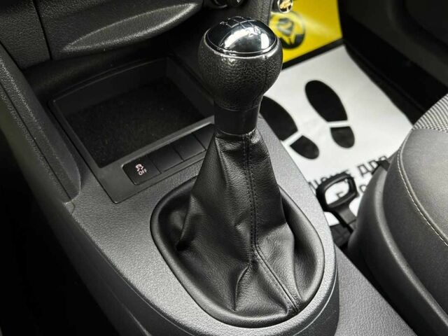 Красный Фольксваген Кадди, объемом двигателя 1.6 л и пробегом 218 тыс. км за 8900 $, фото 13 на Automoto.ua