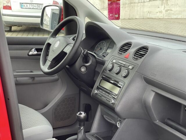 Красный Фольксваген Кадди, объемом двигателя 1.6 л и пробегом 206 тыс. км за 7900 $, фото 22 на Automoto.ua