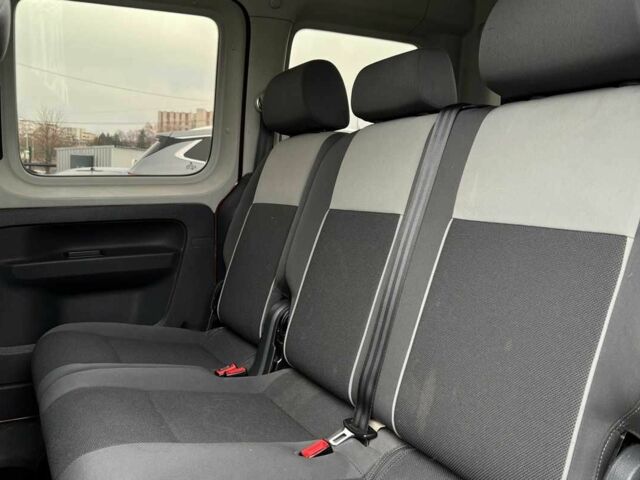 Красный Фольксваген Кадди, объемом двигателя 1.6 л и пробегом 218 тыс. км за 8900 $, фото 16 на Automoto.ua