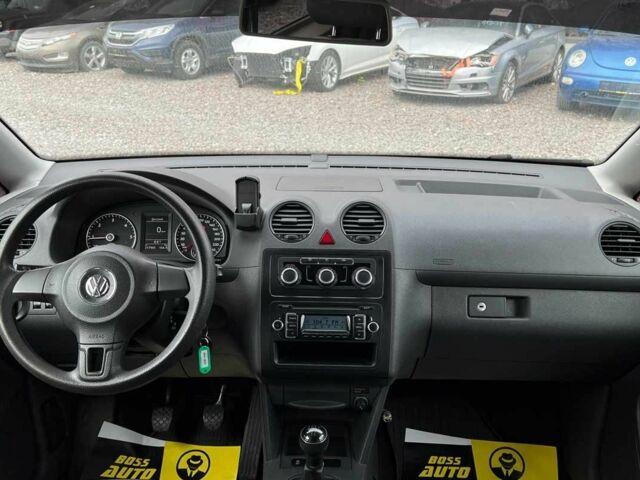 Красный Фольксваген Кадди, объемом двигателя 1.6 л и пробегом 218 тыс. км за 8900 $, фото 7 на Automoto.ua