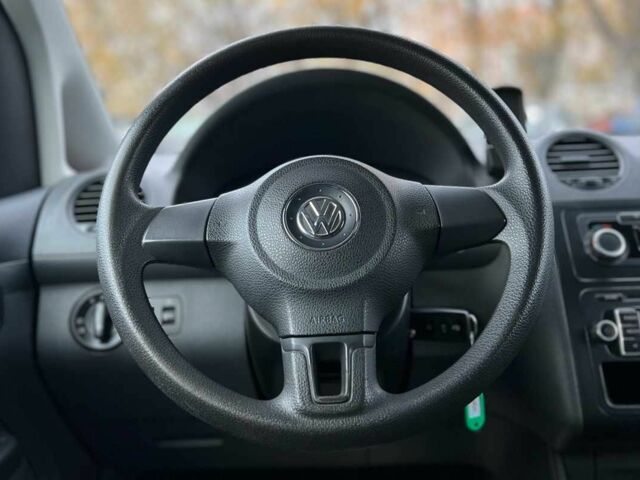 Красный Фольксваген Кадди, объемом двигателя 1.6 л и пробегом 218 тыс. км за 8900 $, фото 8 на Automoto.ua