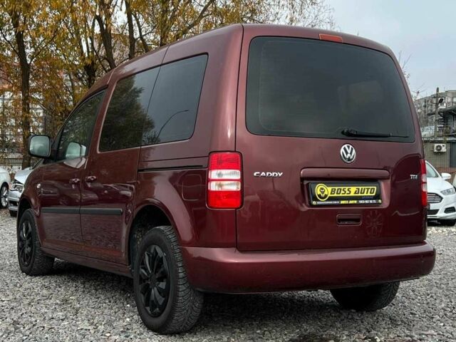 Красный Фольксваген Кадди, объемом двигателя 1.6 л и пробегом 218 тыс. км за 8900 $, фото 3 на Automoto.ua