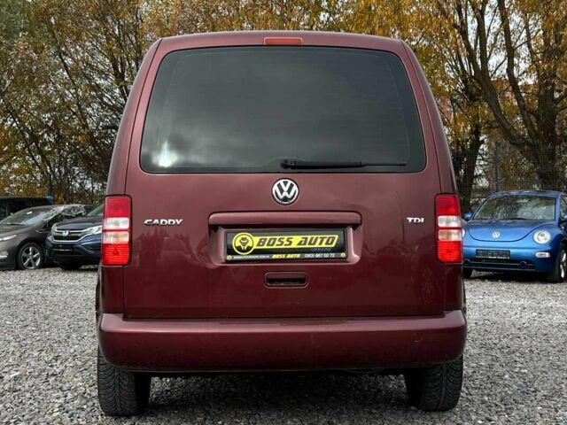 Красный Фольксваген Кадди, объемом двигателя 1.6 л и пробегом 218 тыс. км за 8900 $, фото 4 на Automoto.ua