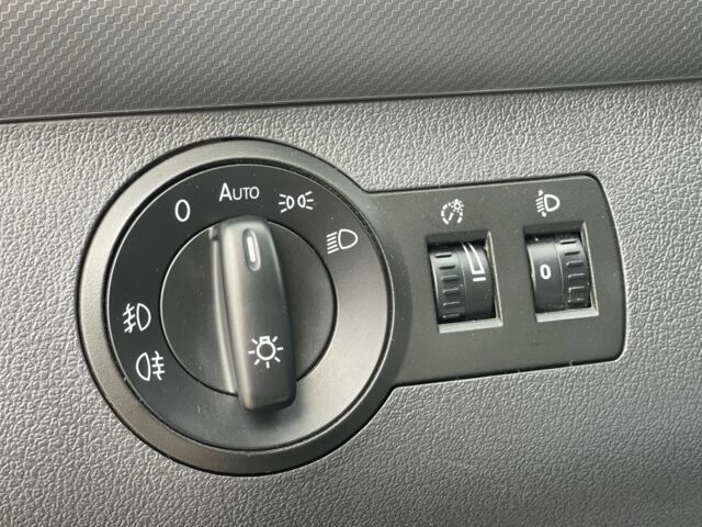 Красный Фольксваген Кадди, объемом двигателя 1.6 л и пробегом 206 тыс. км за 7900 $, фото 14 на Automoto.ua