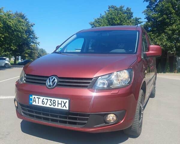 Красный Фольксваген Кадди, объемом двигателя 1.6 л и пробегом 160 тыс. км за 12800 $, фото 2 на Automoto.ua