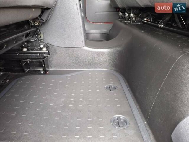 Красный Фольксваген Кадди, объемом двигателя 1.6 л и пробегом 183 тыс. км за 9450 $, фото 15 на Automoto.ua